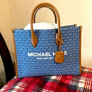 SOLD***Michael Kors medium Mirella handbag. SOLD***